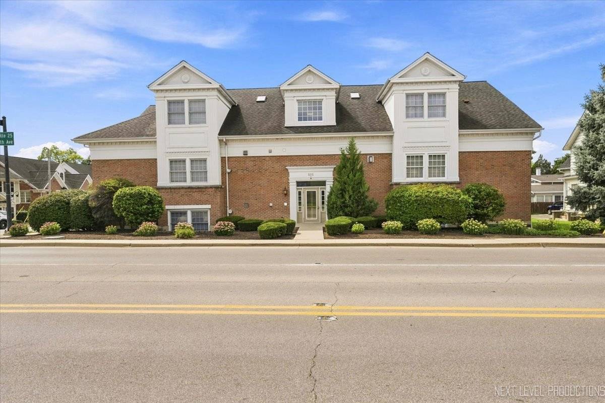 111 S 5th AVE #E, St. Charles, IL 60174