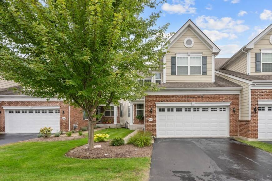 1244 Falcon Ridge DR, Elgin, IL 60124