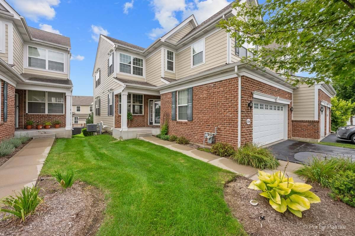 1244 Falcon Ridge DR, Elgin, IL 60124
