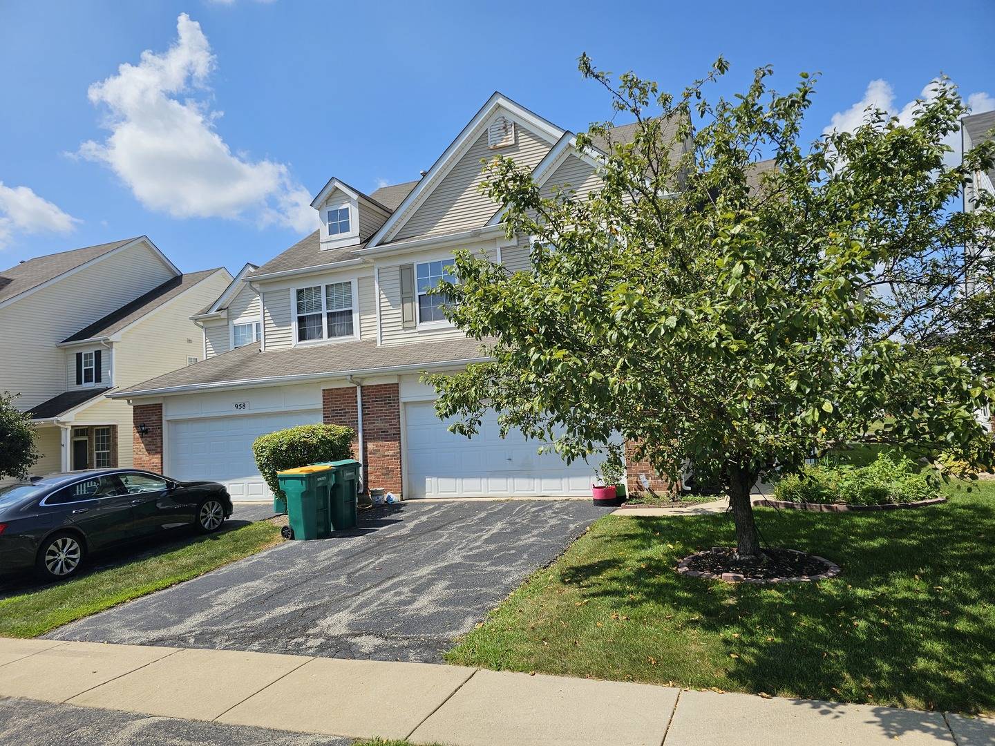 956 Bluebell CIR, Joliet, IL 60431