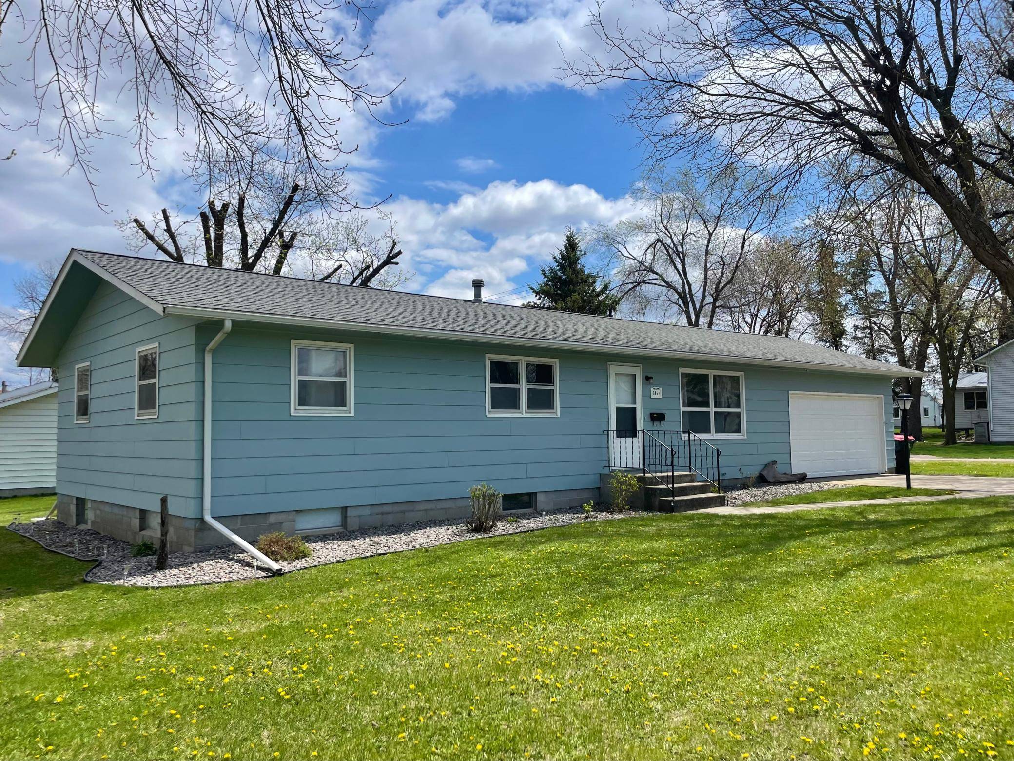 215 N Swain ST, Redwood Falls, MN 56283