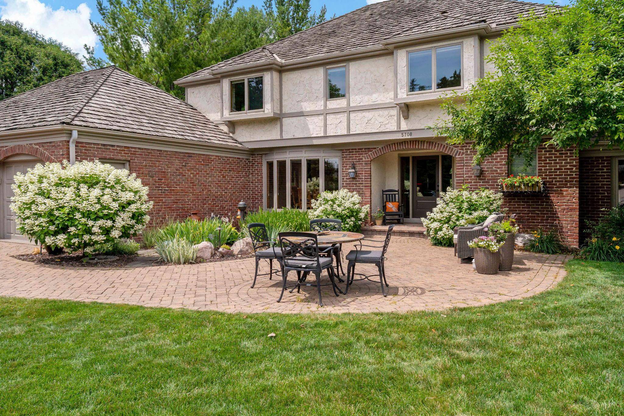5708 Long Brake TRL, Edina, MN 55439