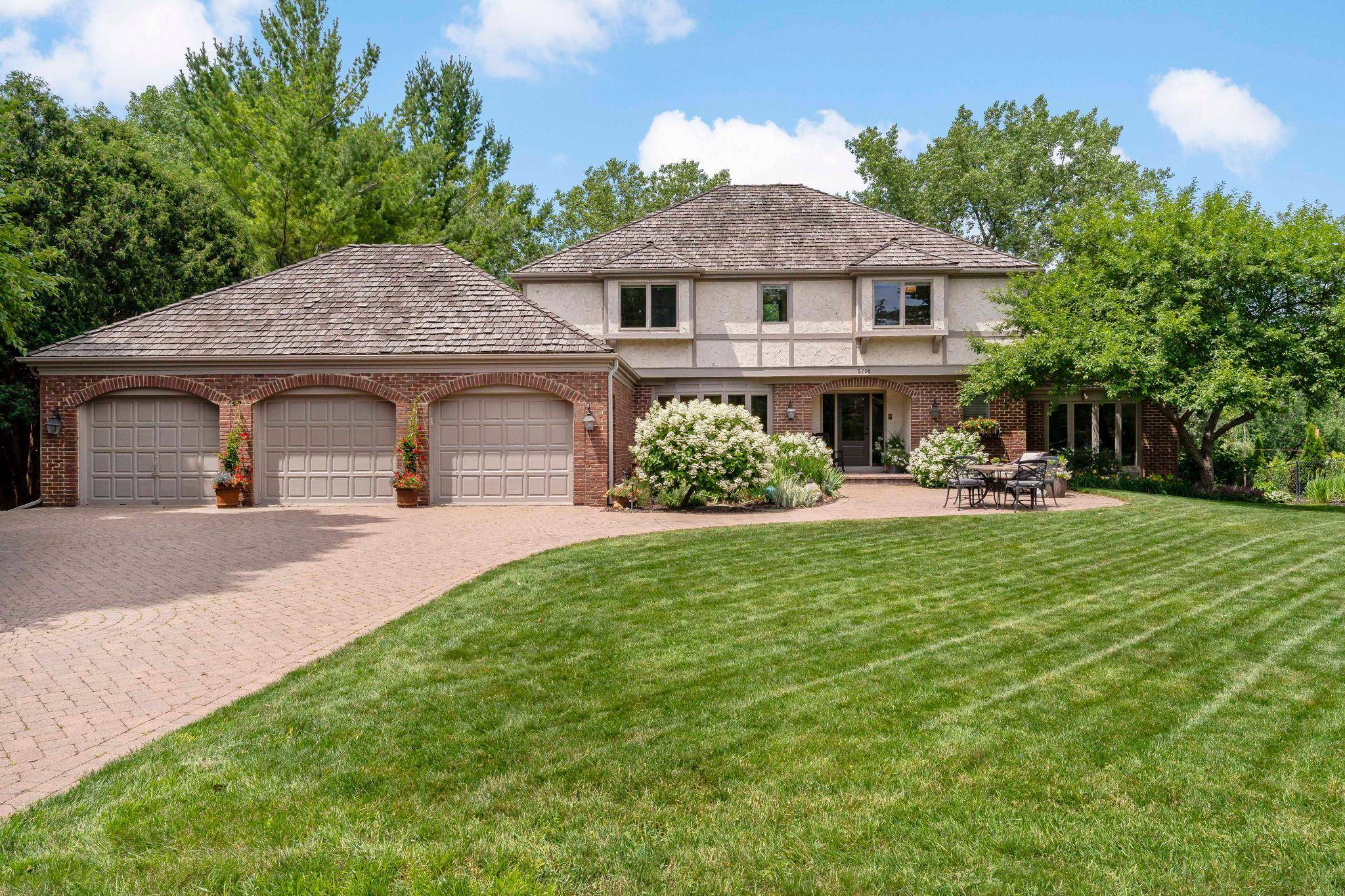 5708 Long Brake TRL, Edina, MN 55439