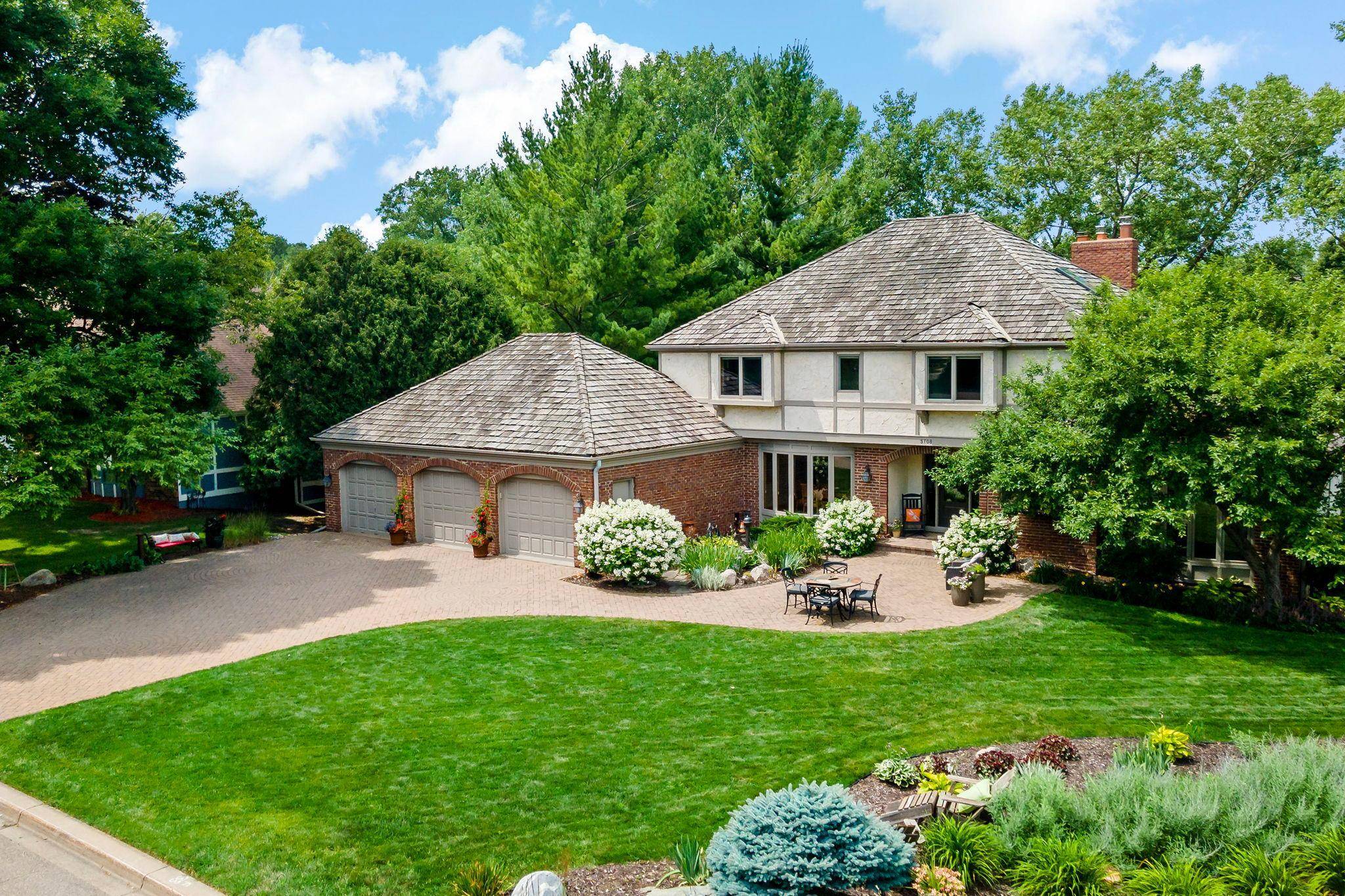 5708 Long Brake TRL, Edina, MN 55439