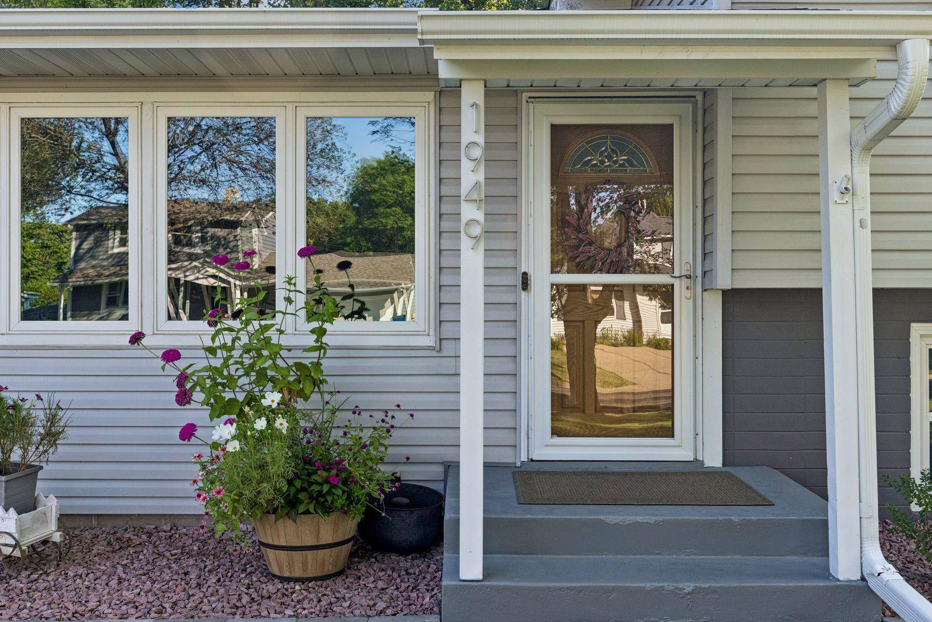 1949 Lakeaires BLVD, White Bear Lake, MN 55110