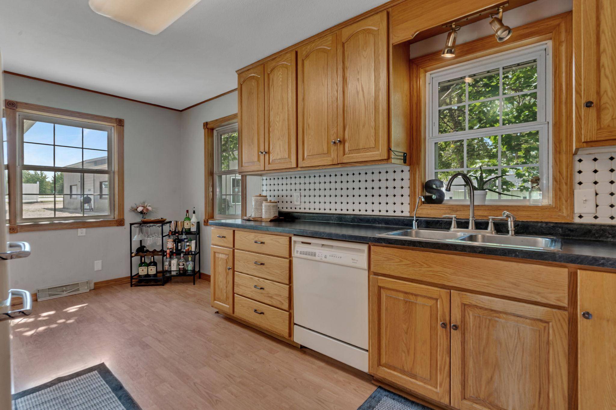 9372 71st ST NE, Spicer, MN 56288