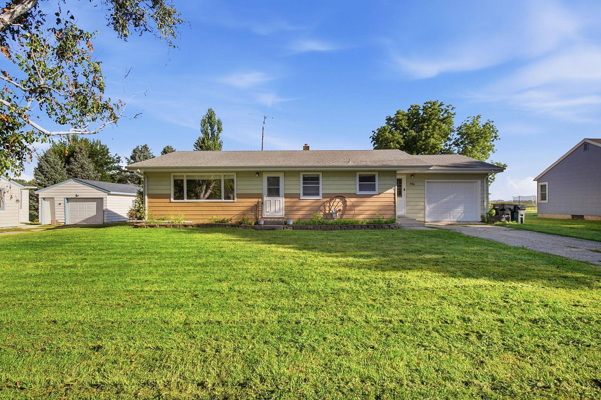 261 Dupont AVE NE, Hector, MN 55342