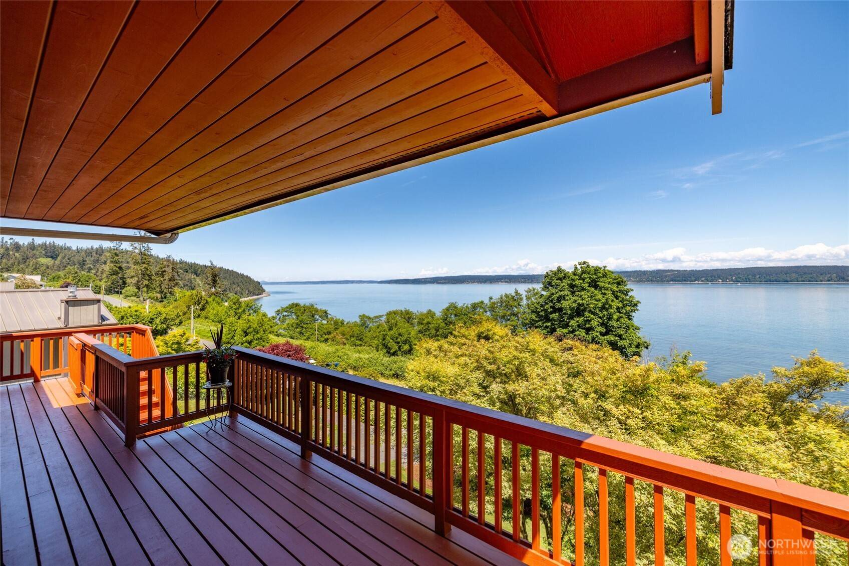 2205 Cranes Landing DR, Greenbank, WA 98253