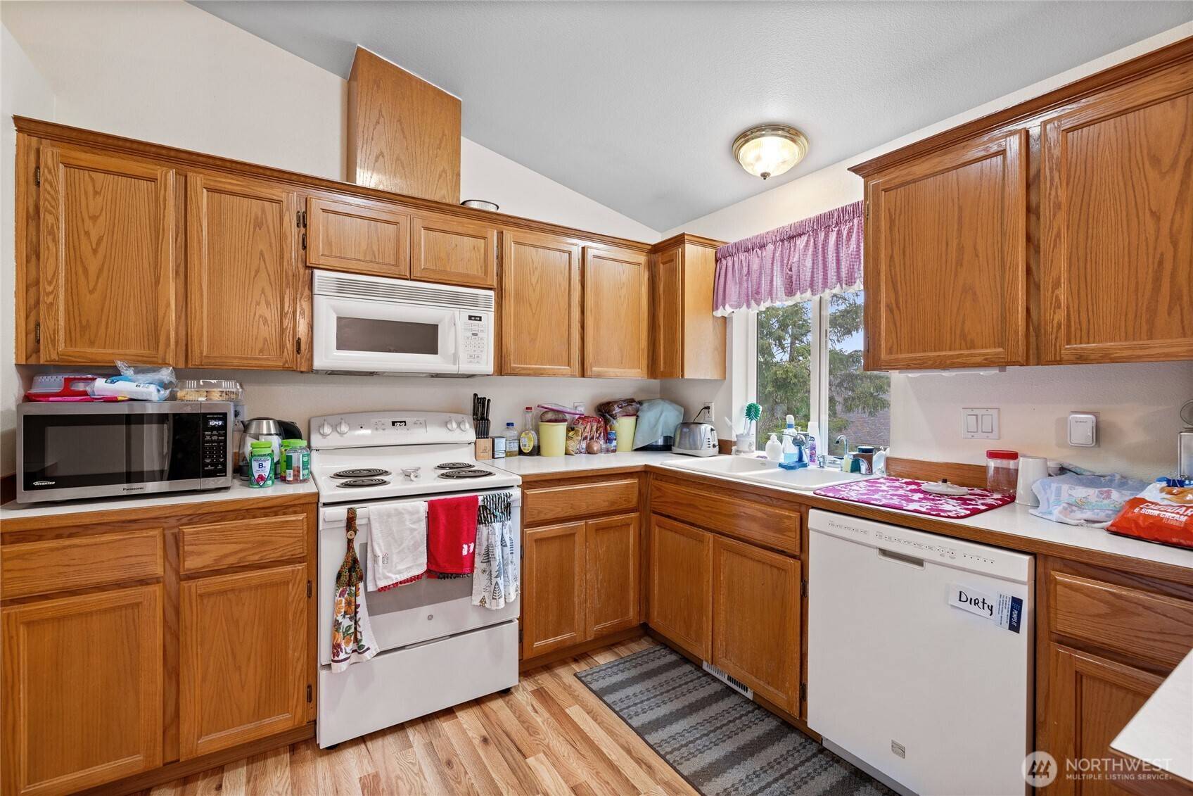 921 Erin LN W, Eatonville, WA 98328