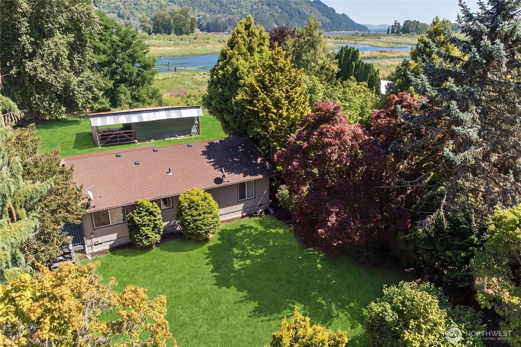 369 E Birnie Slough RD, Cathlamet, WA 98612