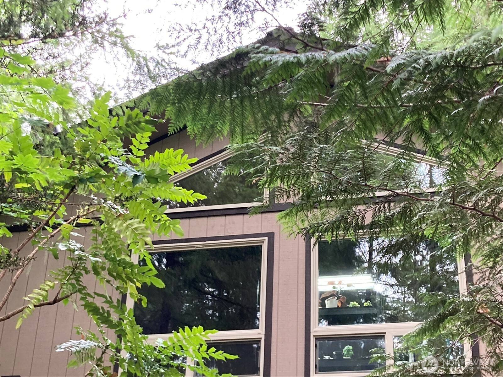 21 N Beaver PL N, Hoodsport, WA 98548