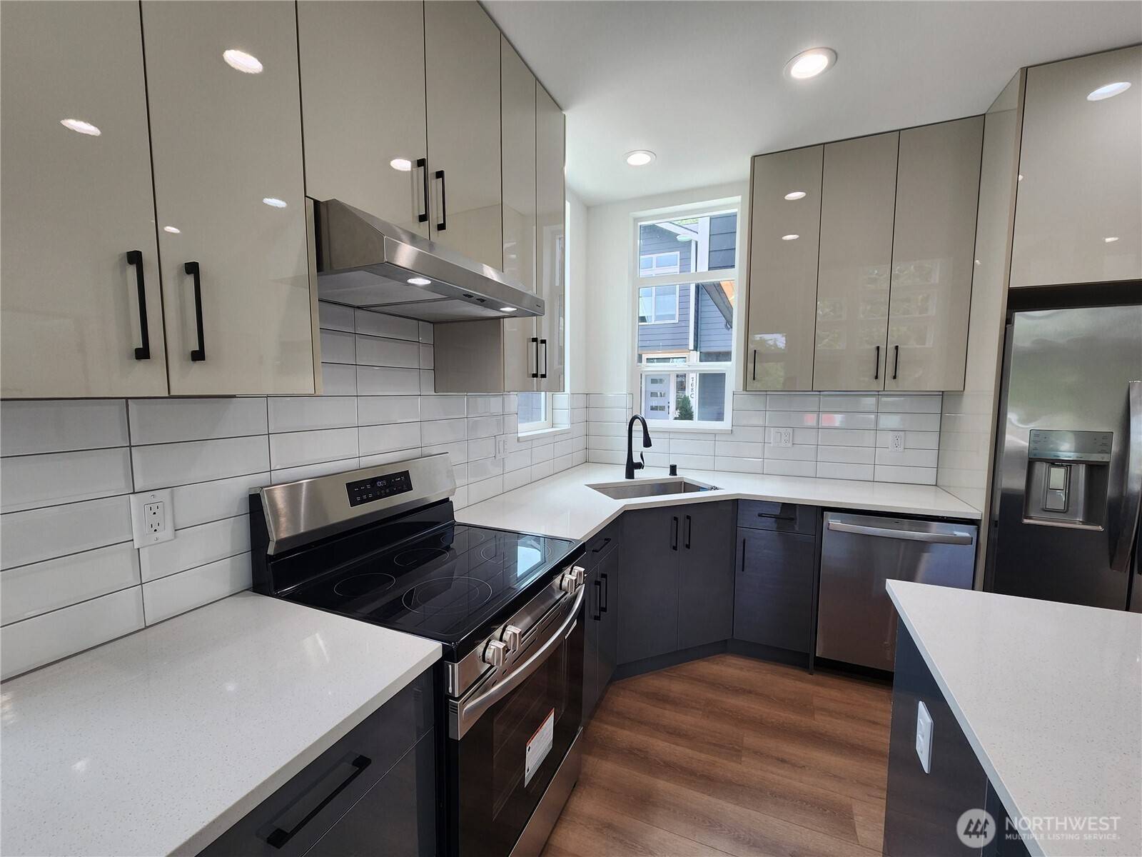 768 Point Brown AVE SE #D, Ocean Shores, WA 98569