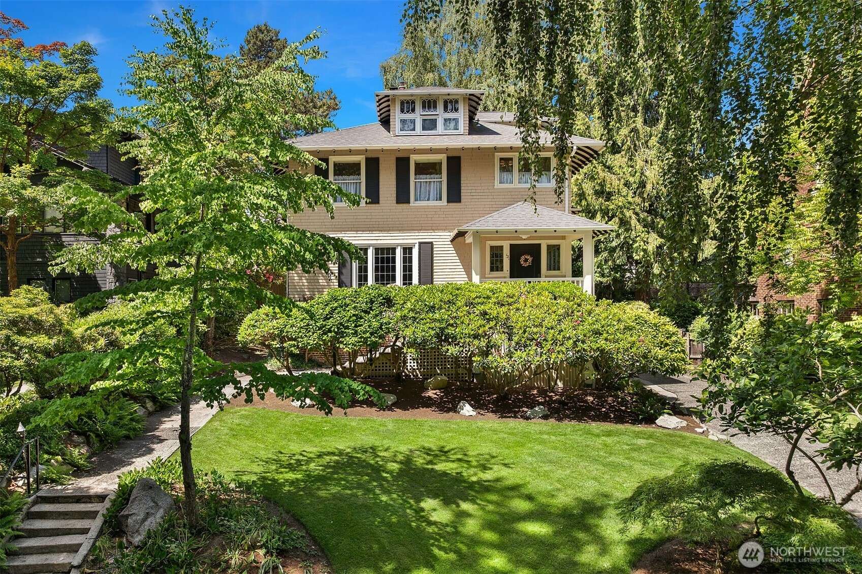 131 Madrona PL E, Seattle, WA 98112
