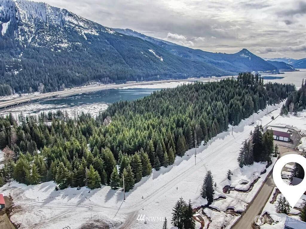 811 E Hyak Dr, Snoqualmie Pass, WA 98068