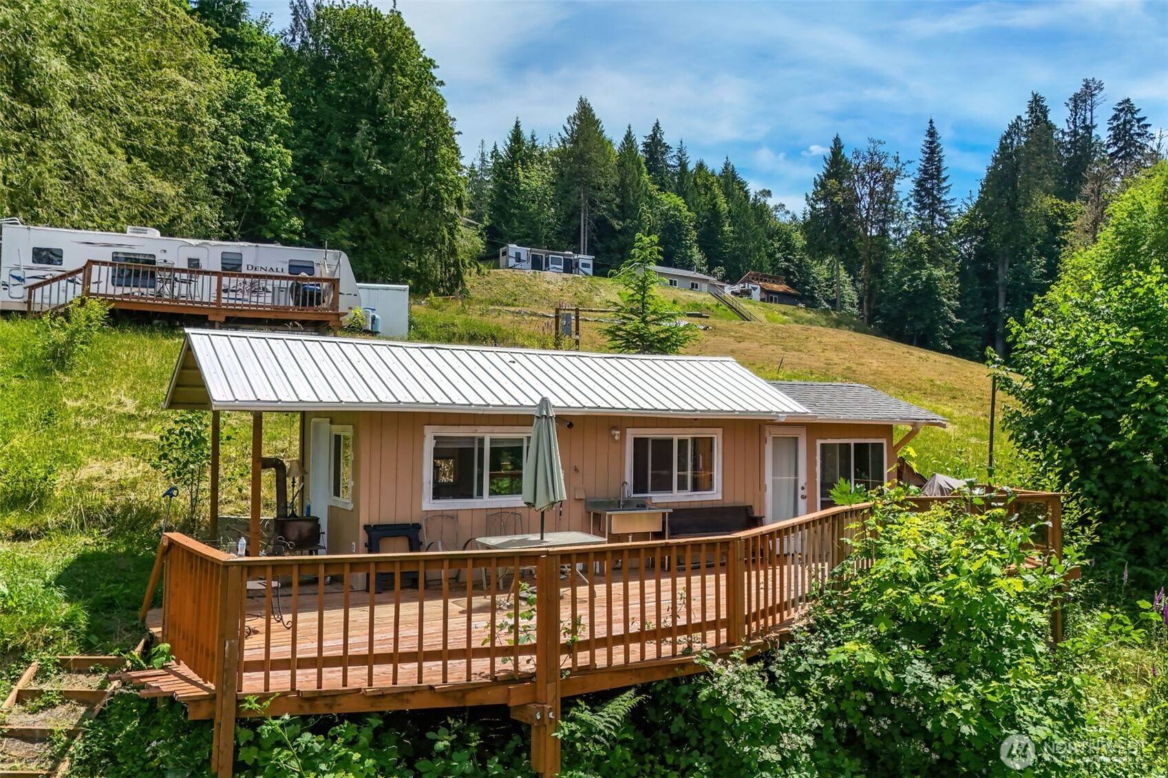 200 E Cove DR, Belfair, WA 98528