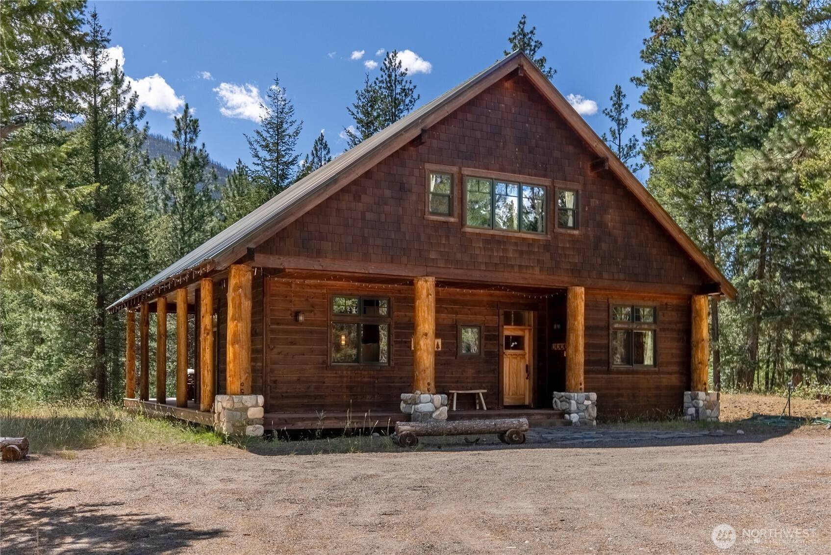 32 Foster Loop RD, Winthrop, WA 98862