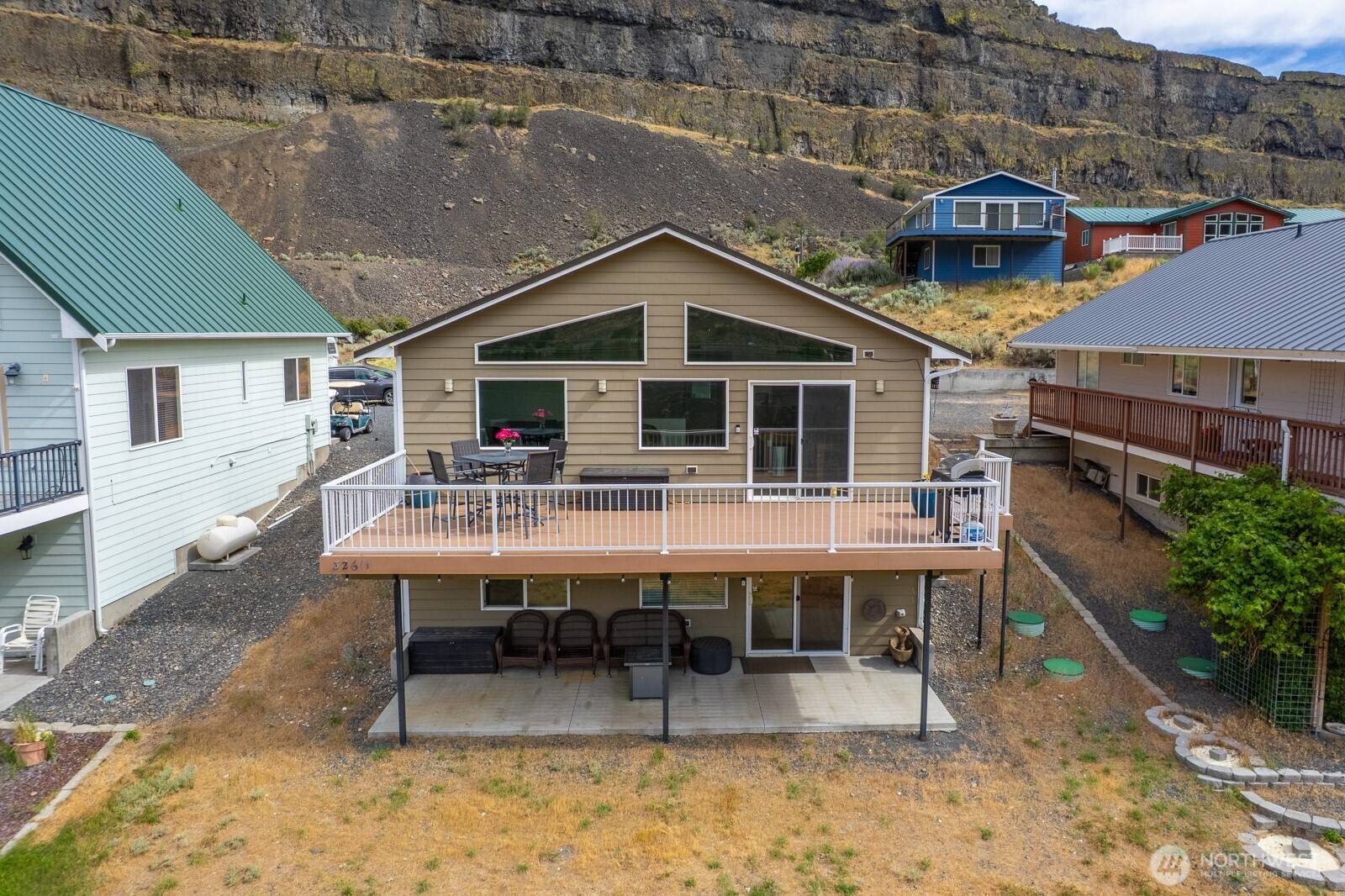 32611 Lakeshore DR NE, Coulee City, WA 99115