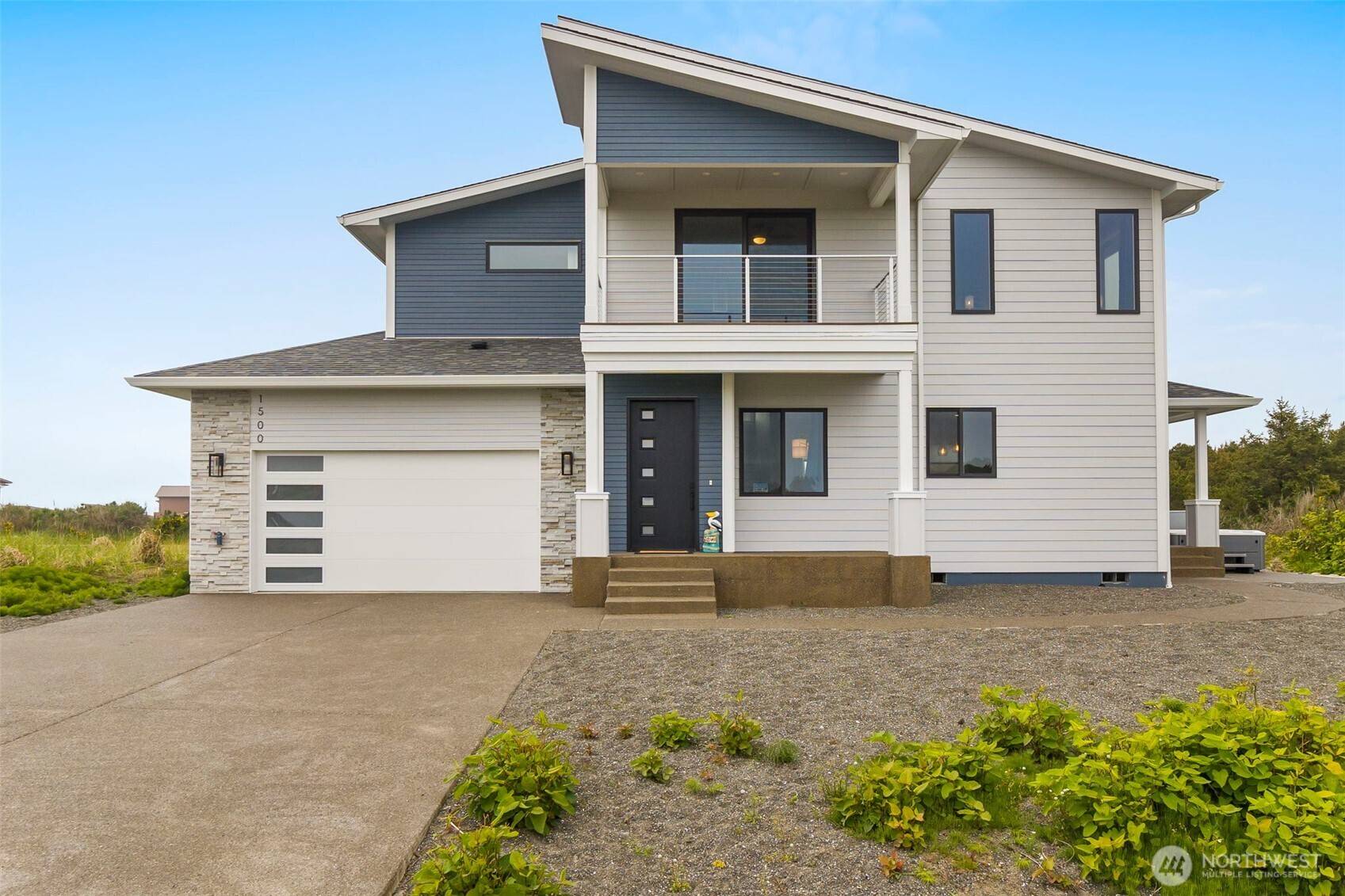 1500 Agate LN, Westport, WA 98595