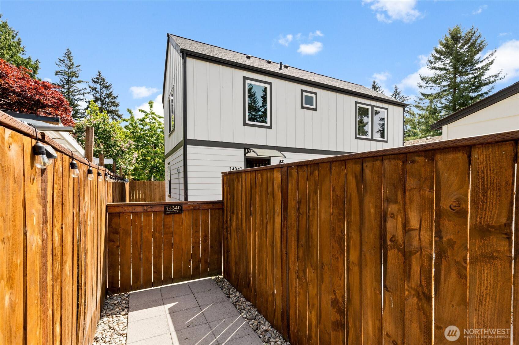 14338 Ashworth AVE N #B, Seattle, WA 98133