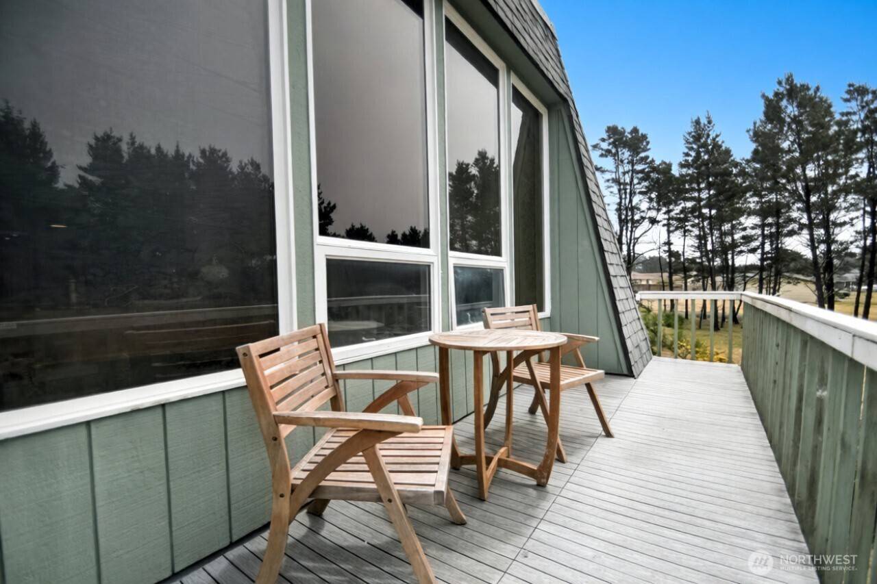 912 Surf ST, Westport, WA 98595
