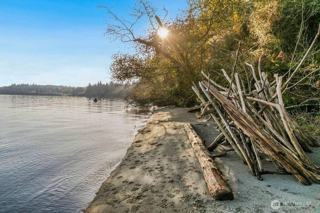 3984 NE Twin Spits RD, Hansville, WA 98340