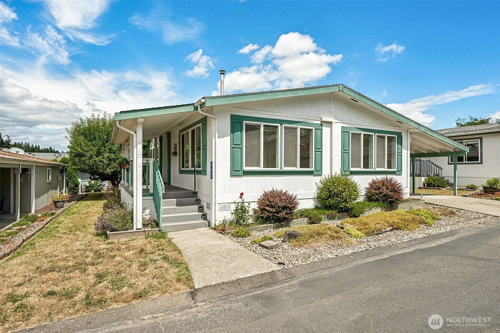 592 NE Saturn LN, Bremerton, WA 98311