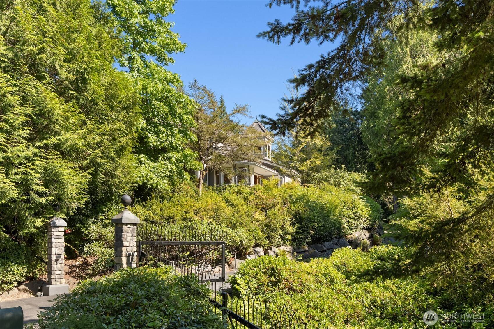 7205 NE Dolphin DR, Bainbridge Island, WA 98110