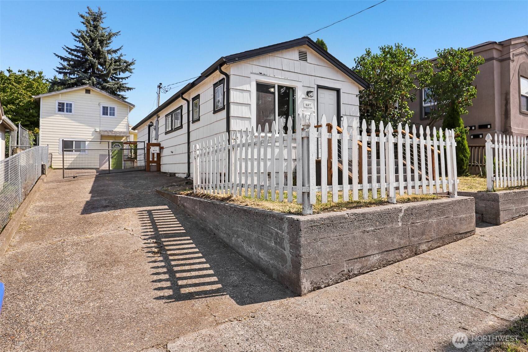 807 Columbia ST, Kelso, WA 98626