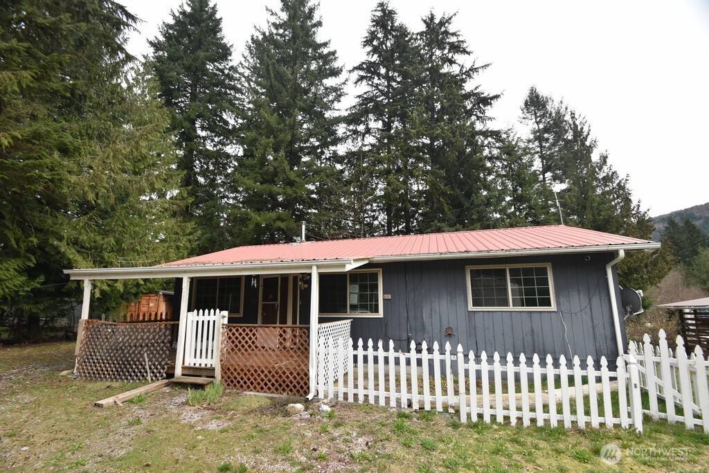 6250 Juniper LN, Maple Falls, WA 98266