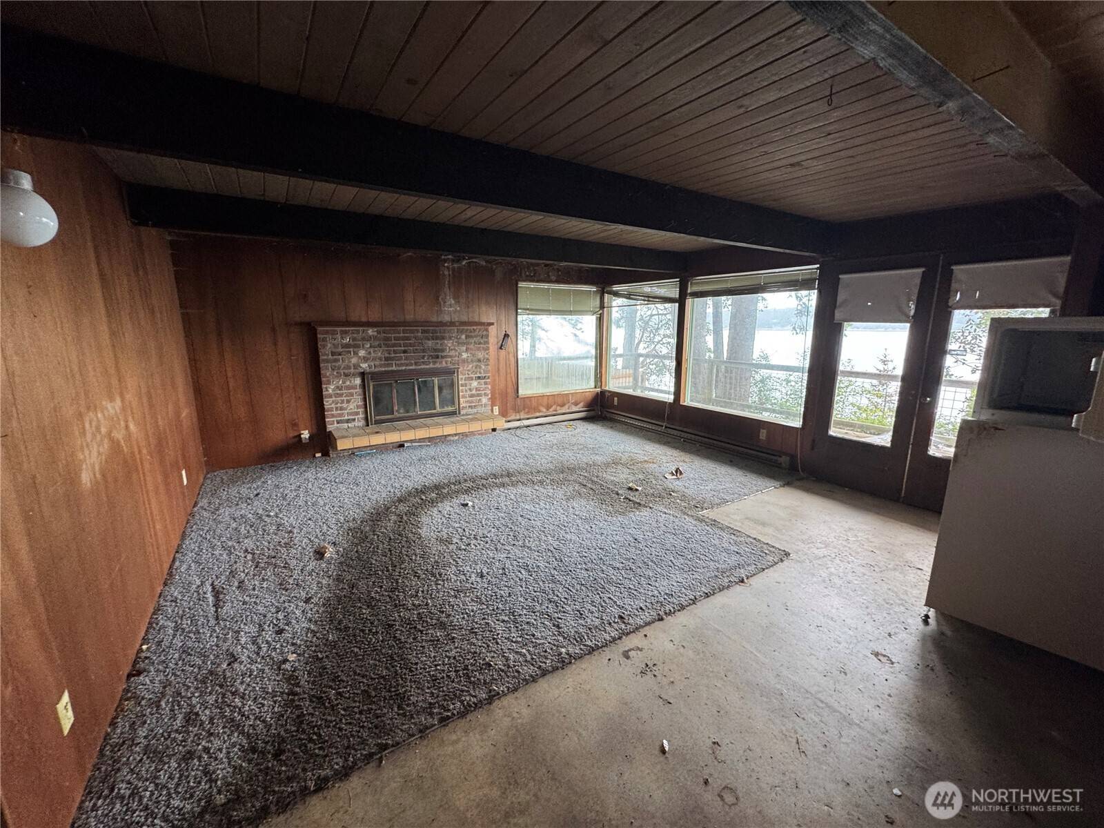 1284 Dines Point RD, Greenbank, WA 98523
