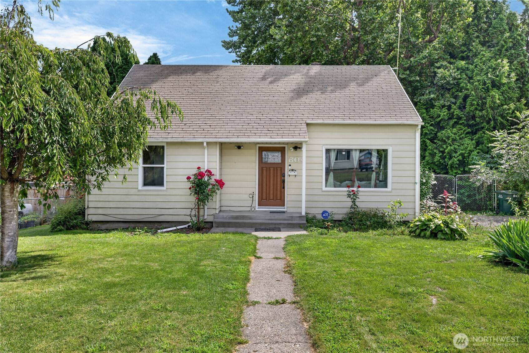 804 Crescent DR, Grandview, WA 98930