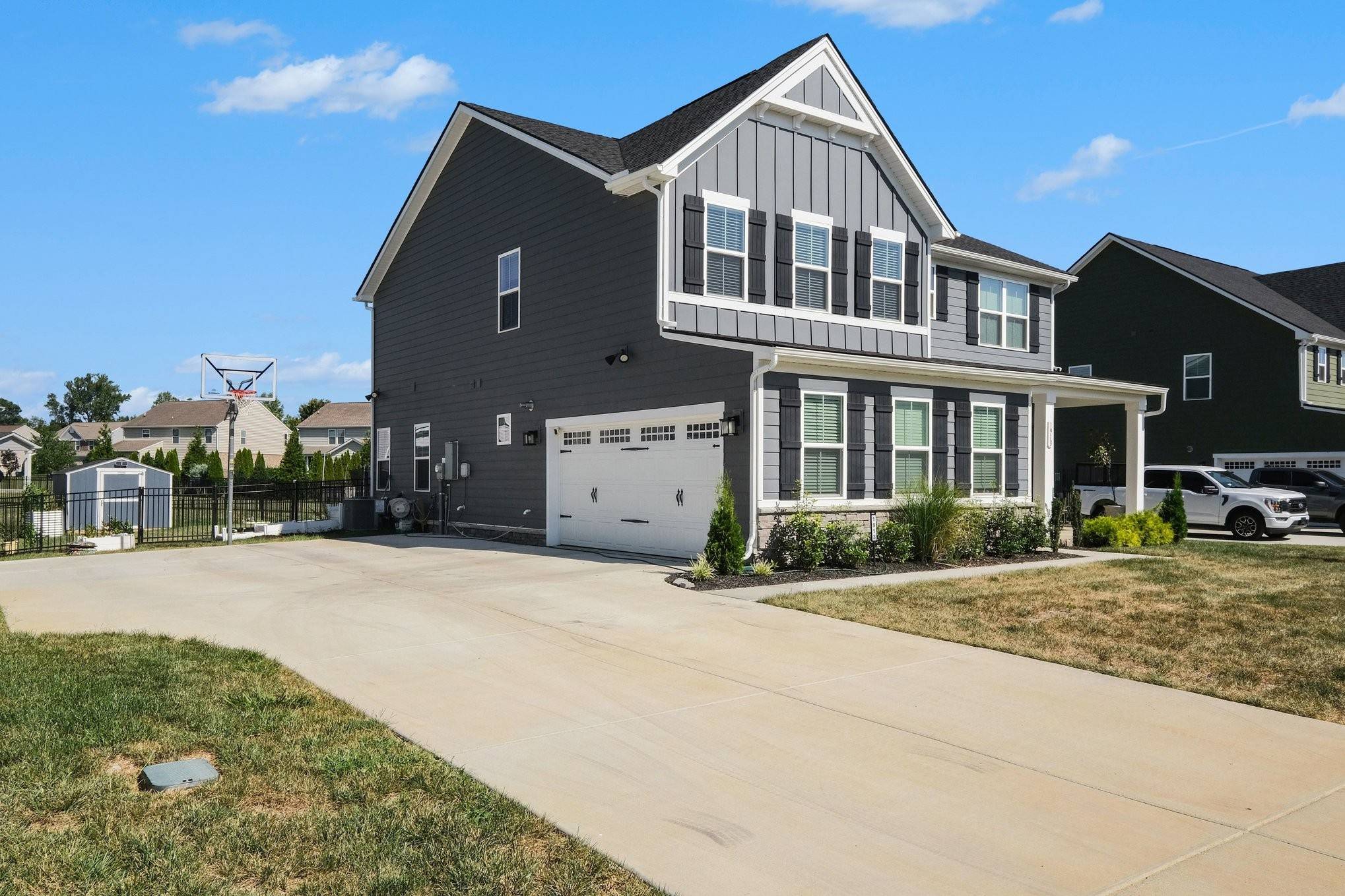 1913 Oak Dr, Murfreesboro, TN 37128