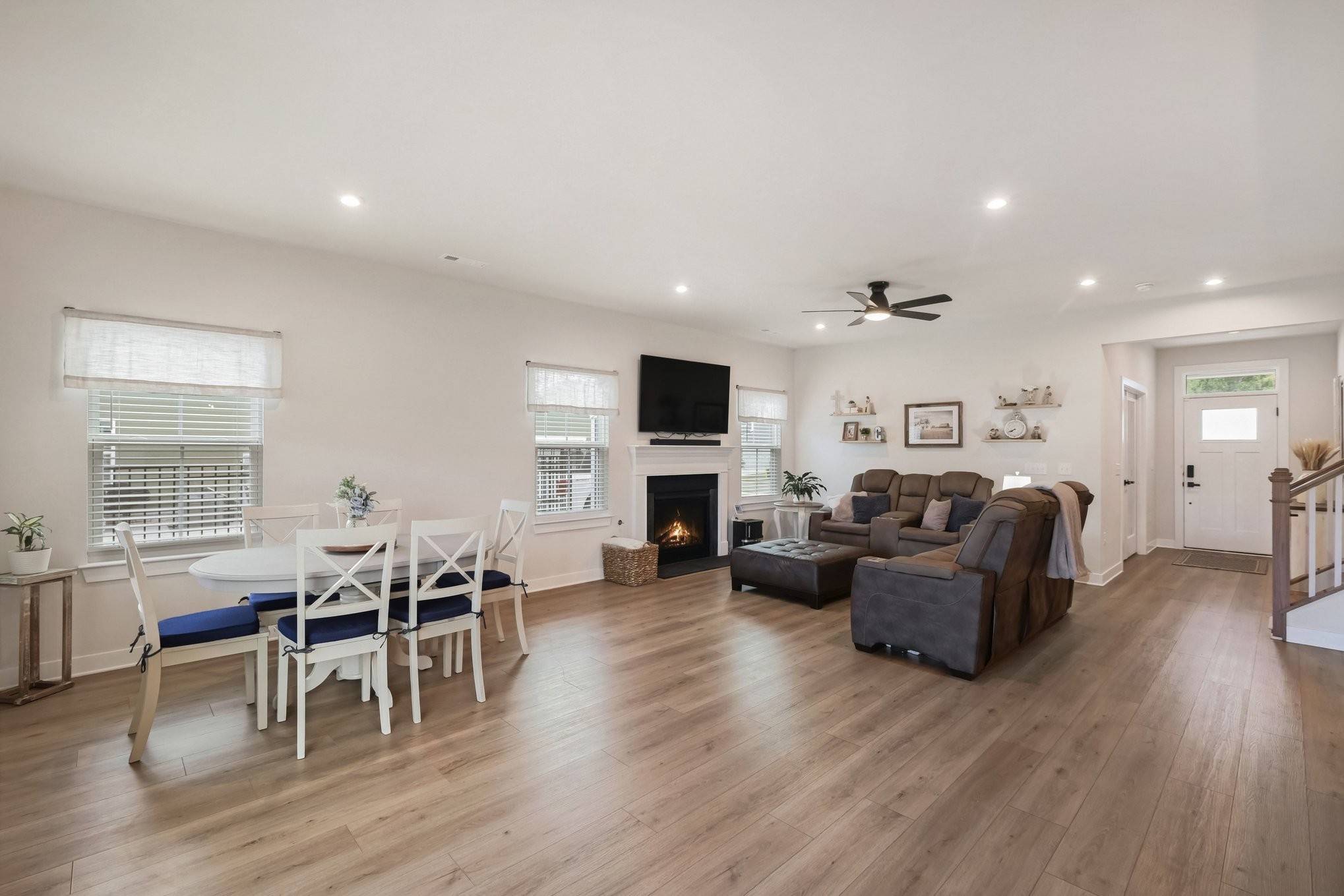 1913 Oak Dr, Murfreesboro, TN 37128