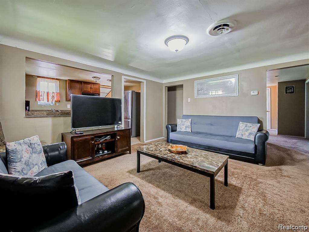 8320 Nightingale ST, Dearborn Heights, MI 48127