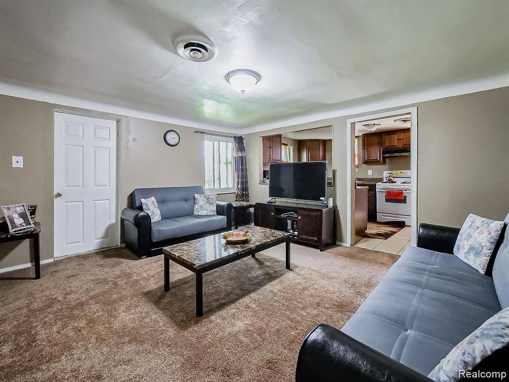 8320 Nightingale ST, Dearborn Heights, MI 48127