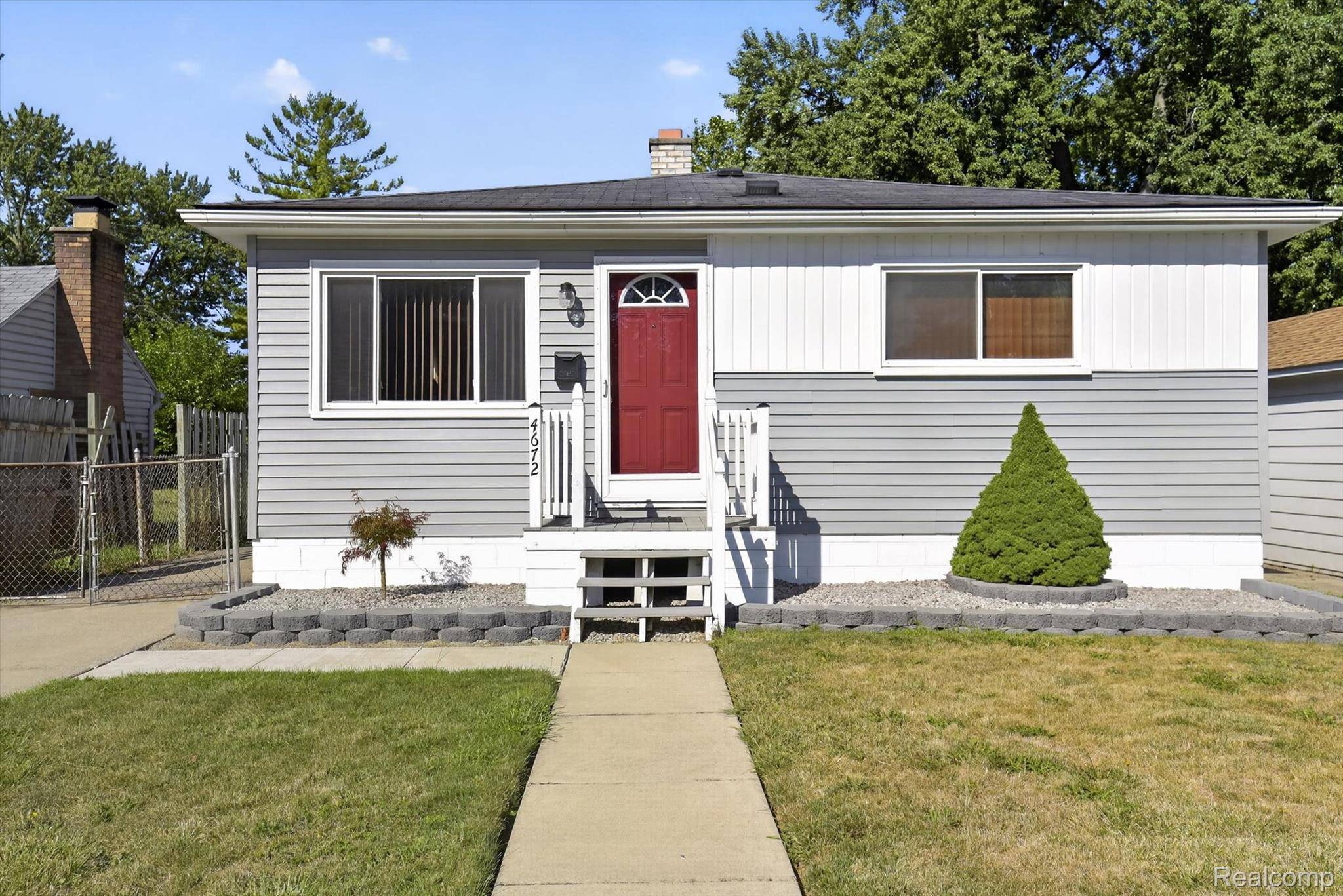 4672 Edgewood ST, Dearborn Heights, MI 48125