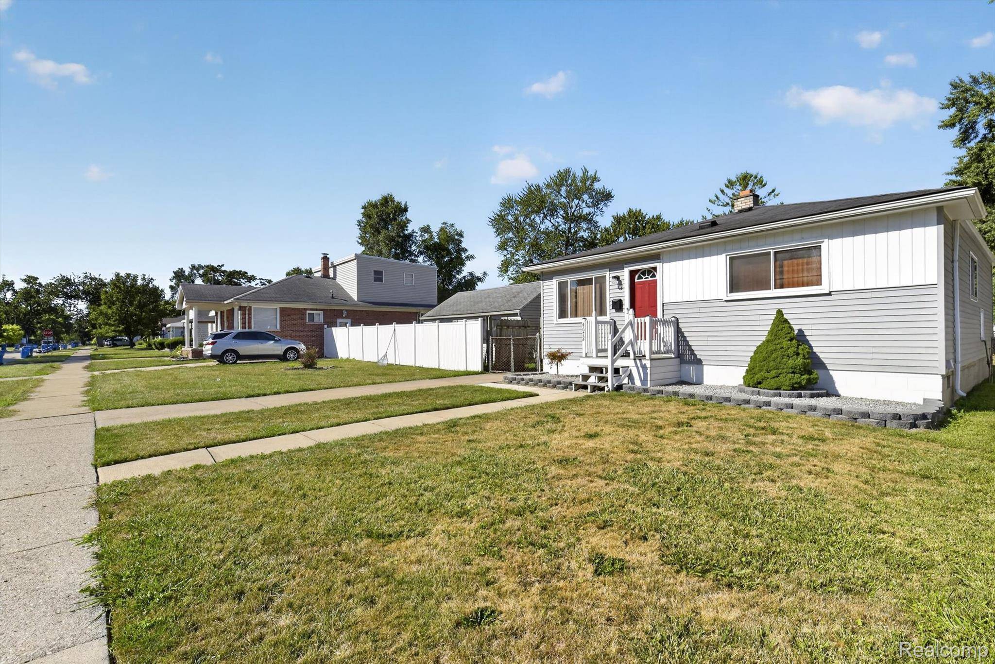 4672 Edgewood ST, Dearborn Heights, MI 48125