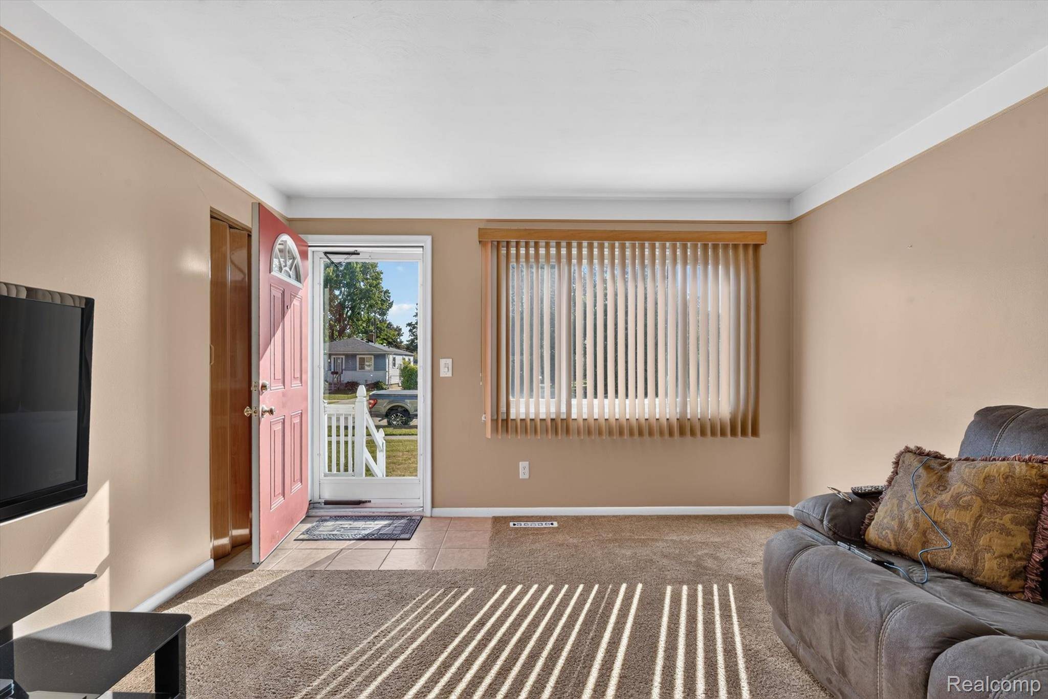 4672 Edgewood ST, Dearborn Heights, MI 48125