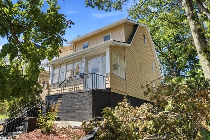 299 Smith St, Newark City, NJ 07106