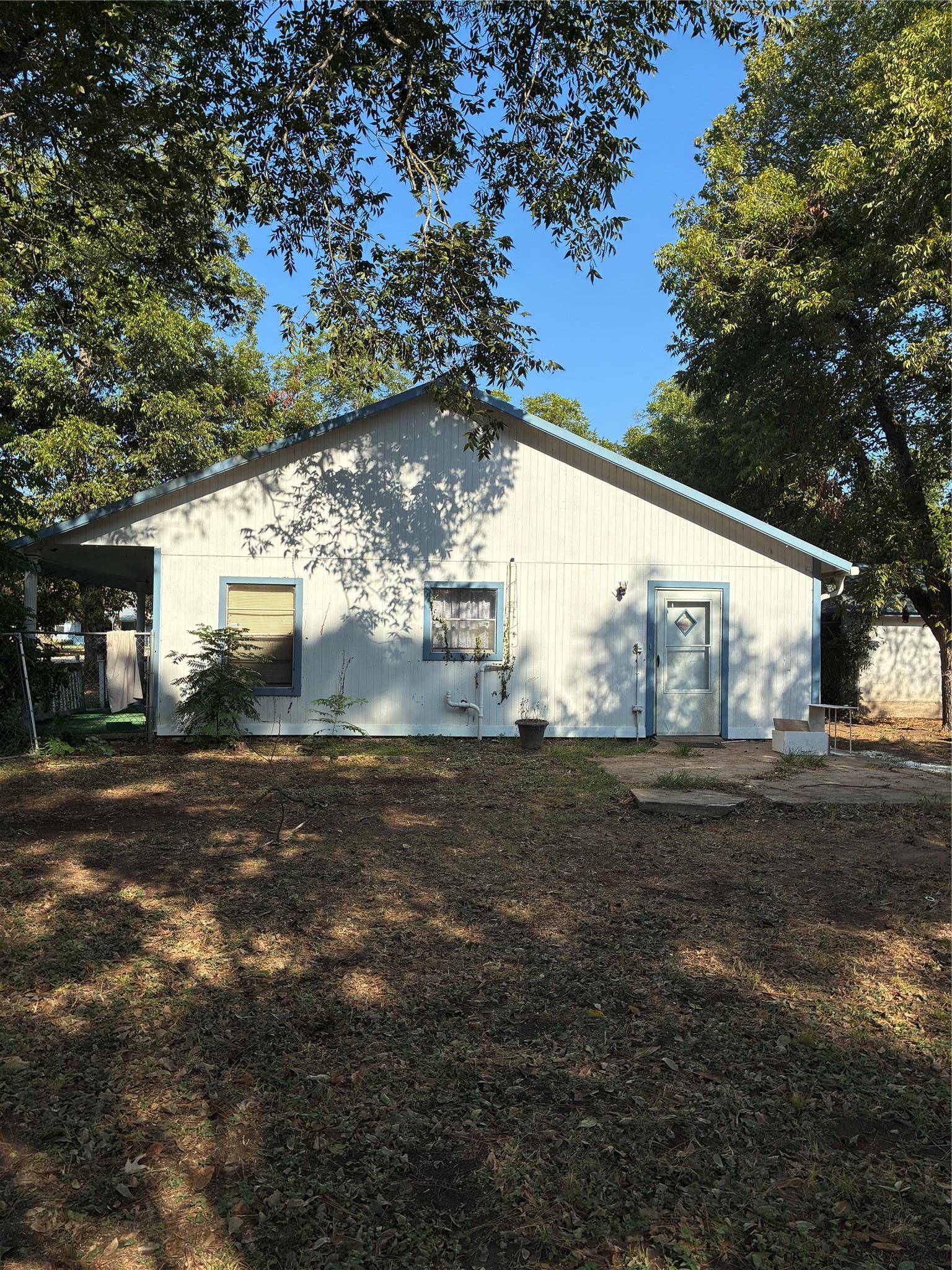 204 NW NW 5th ST, Smithville, TX 78957
