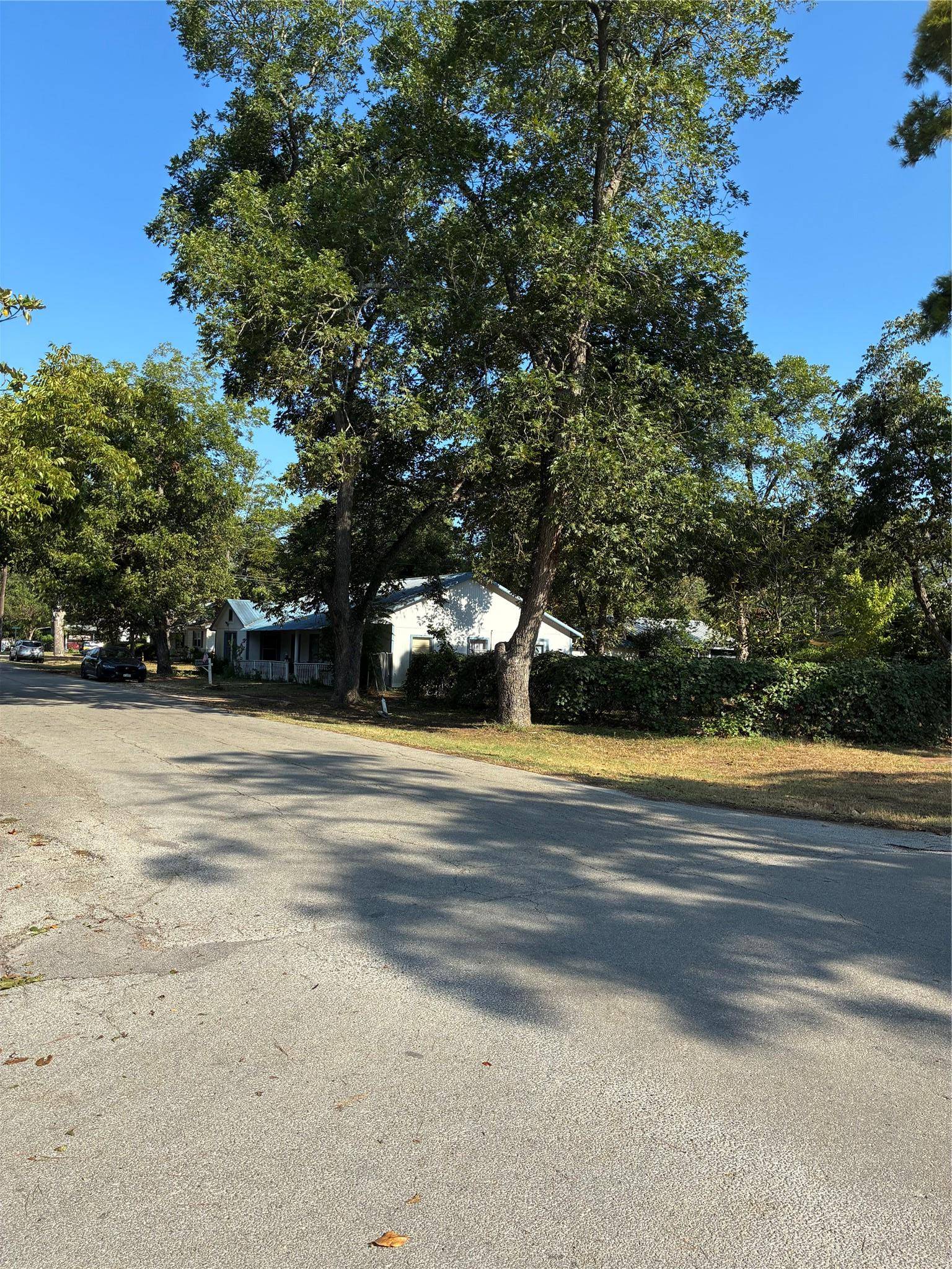 204 NW NW 5th ST, Smithville, TX 78957