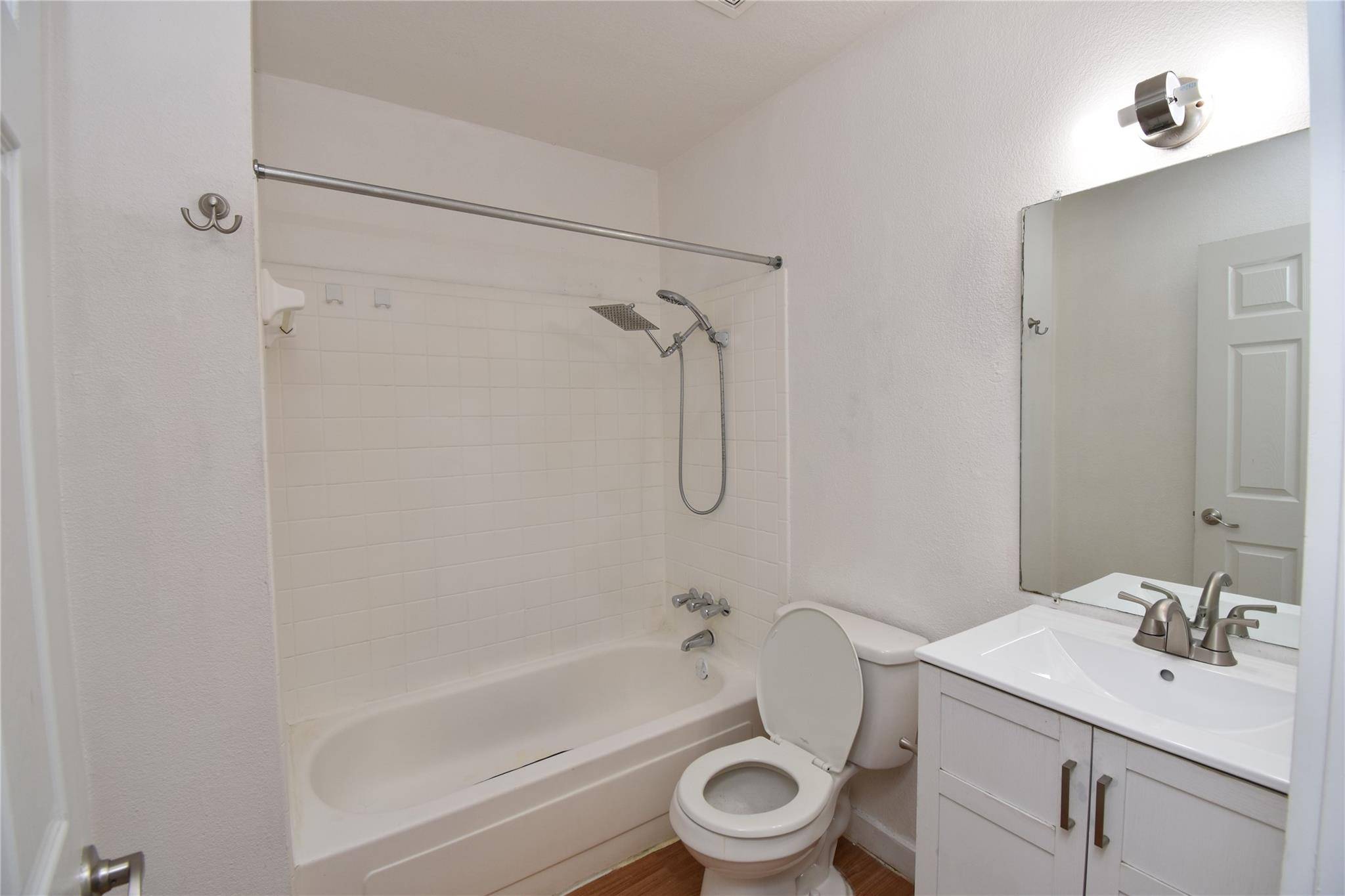 300 E Croslin ST #114, Austin, TX 78752
