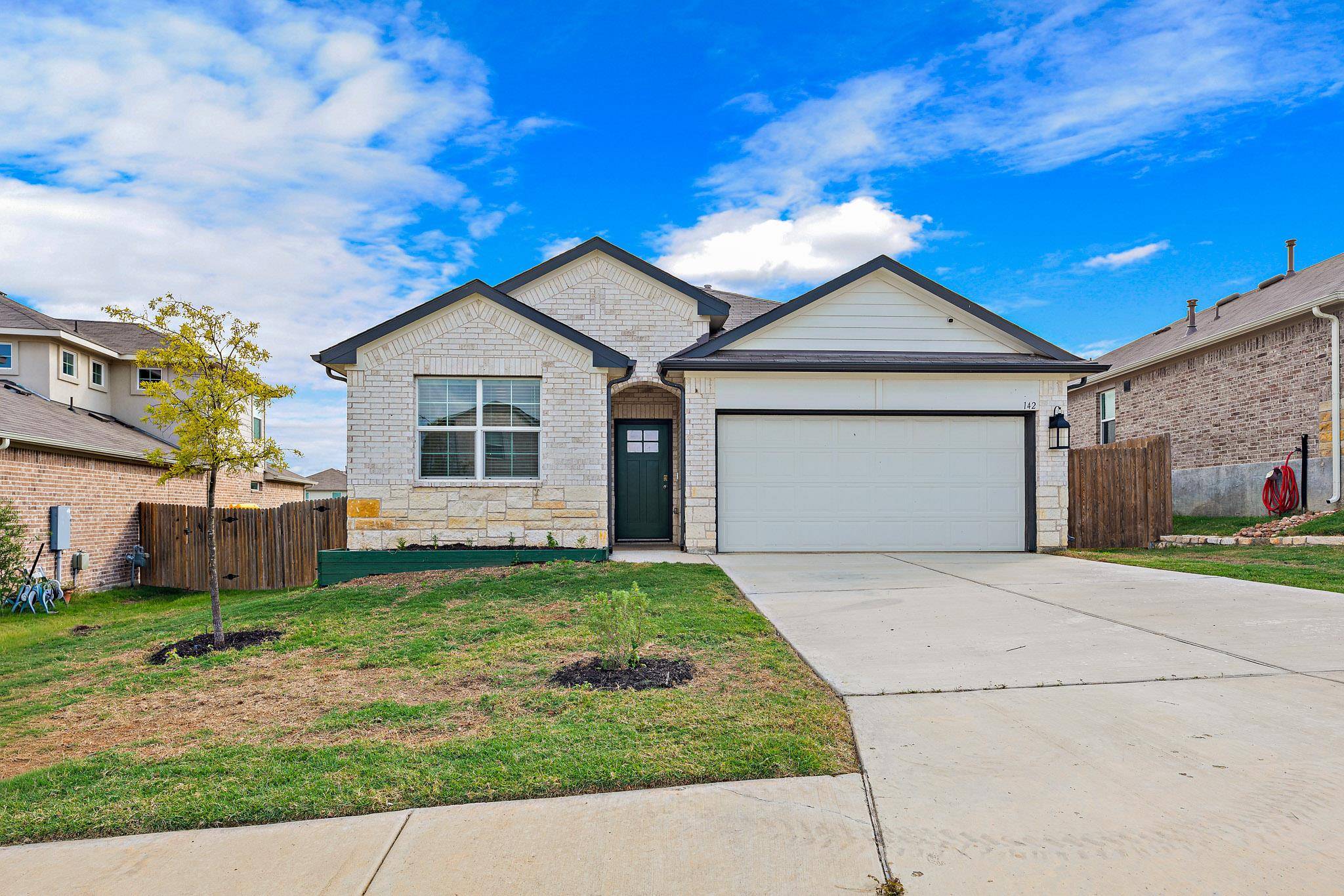 142 Solitude DR, San Marcos, TX 78666