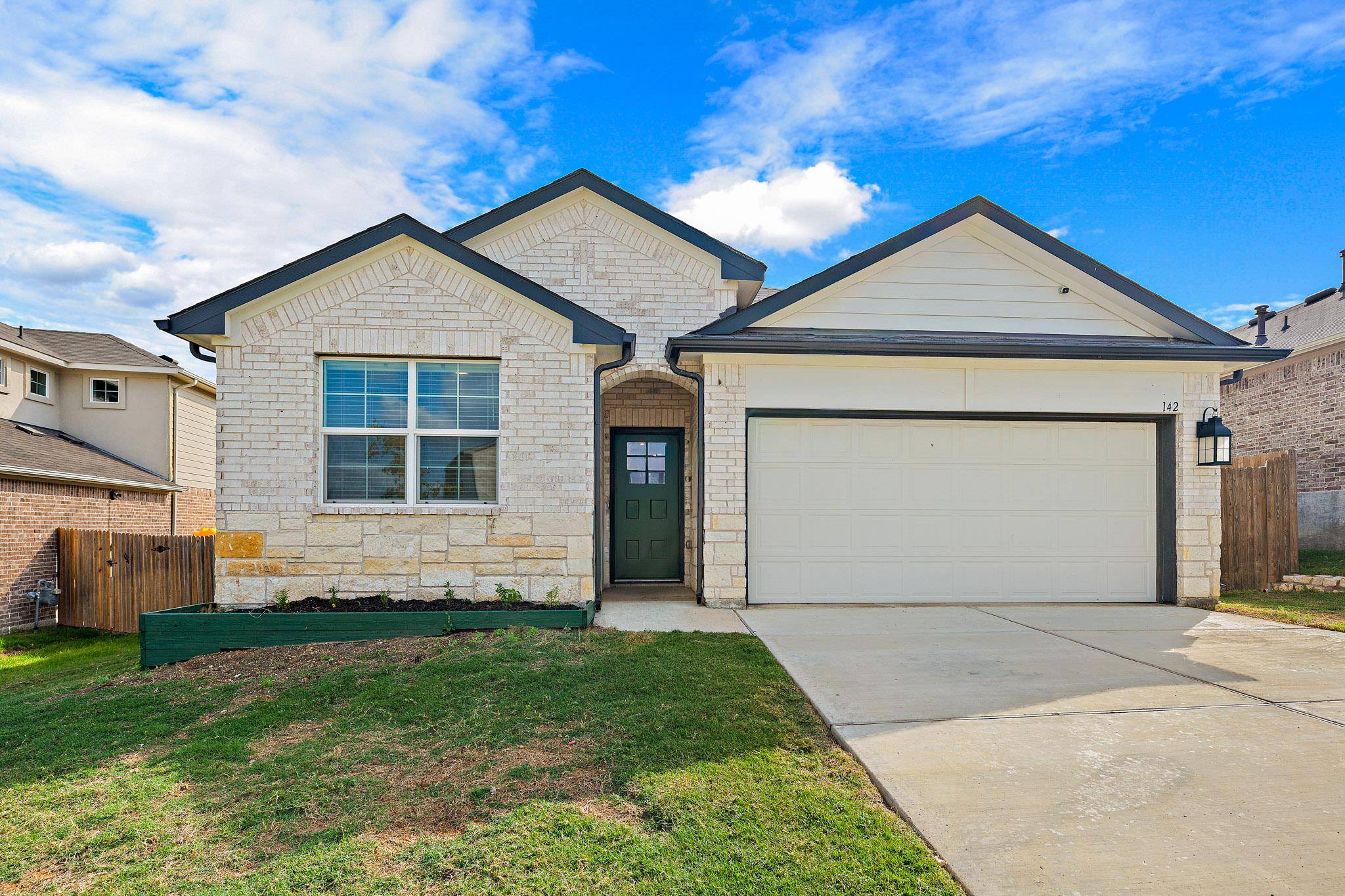 142 Solitude DR, San Marcos, TX 78666