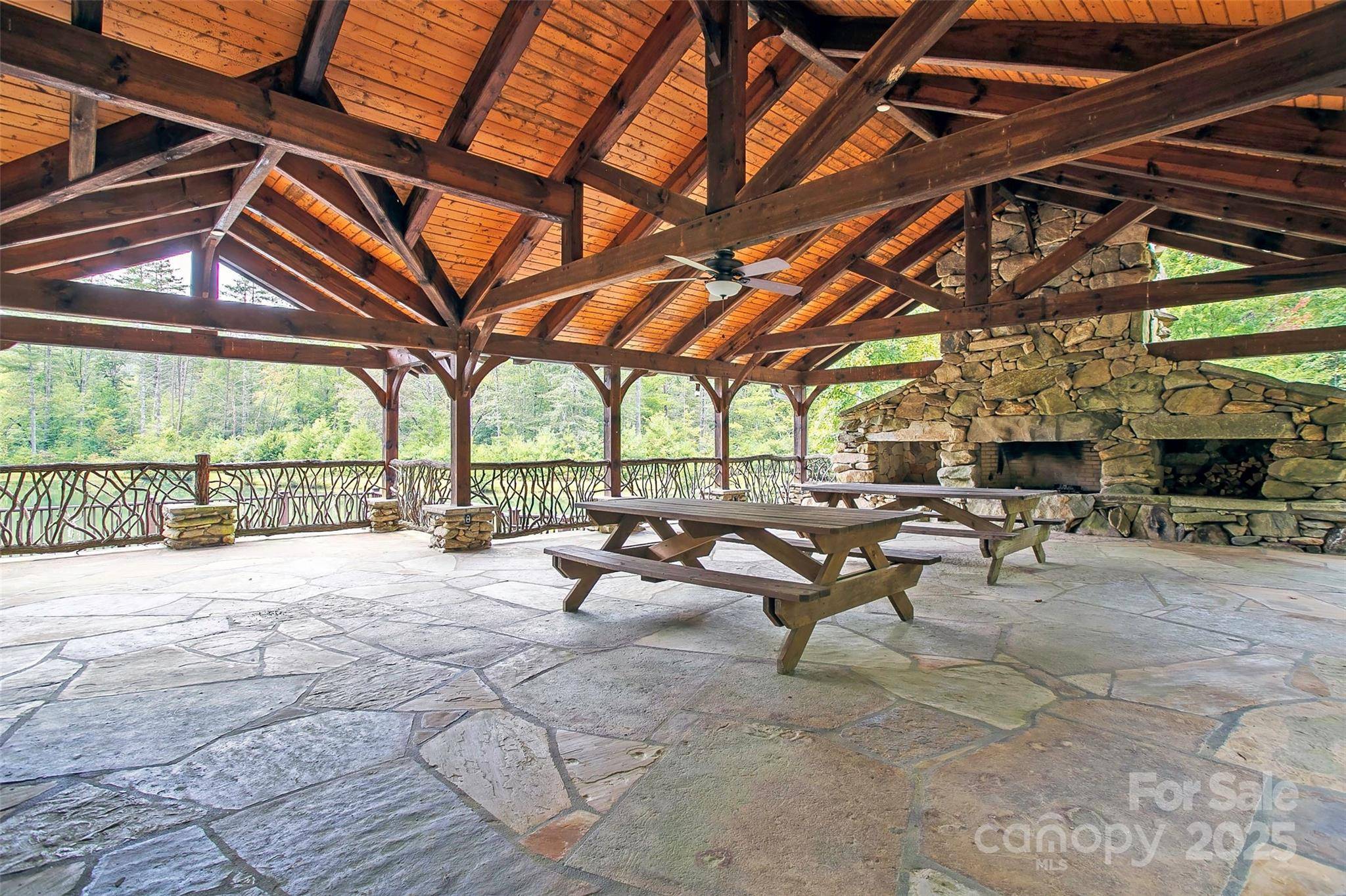 18 Trillium LN, Brevard, NC 28712