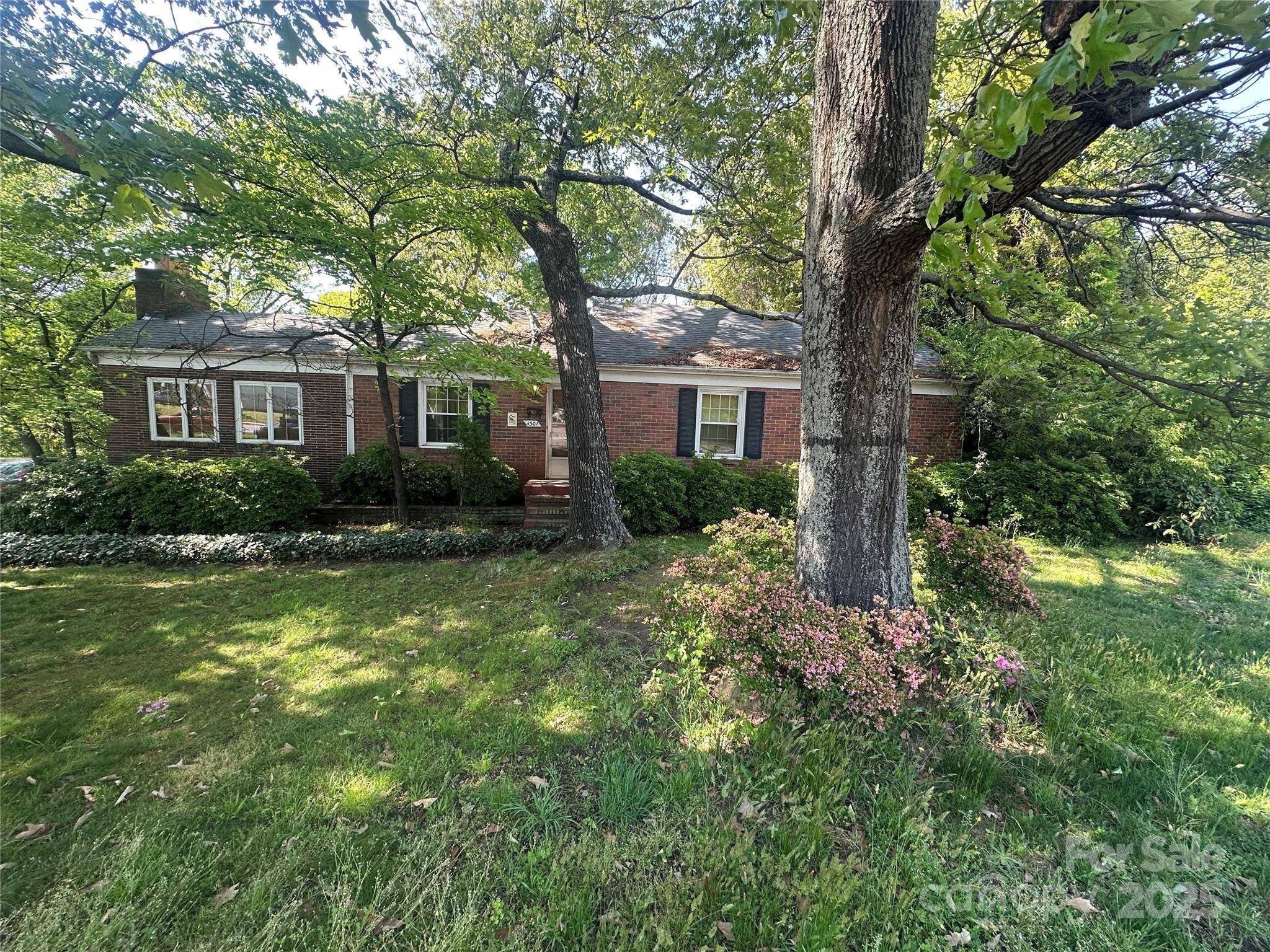 4301 The PLZ, Charlotte, NC 28205