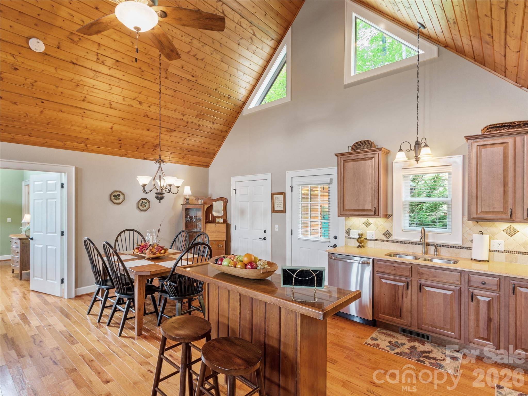 370 Appaloosa TRL, Burnsville, NC 28714