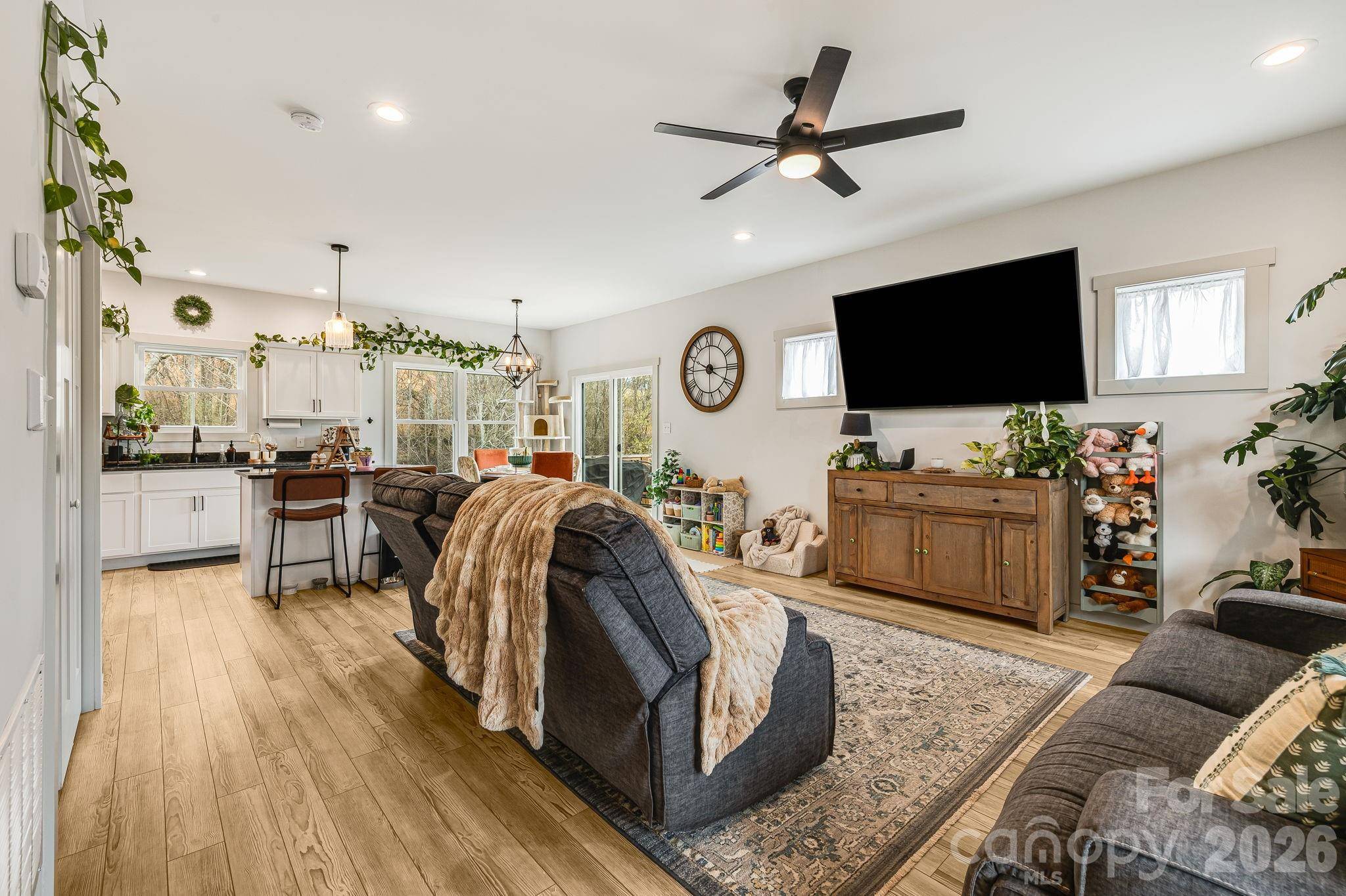 842 Old NC 20 HWY, Alexander, NC 28701