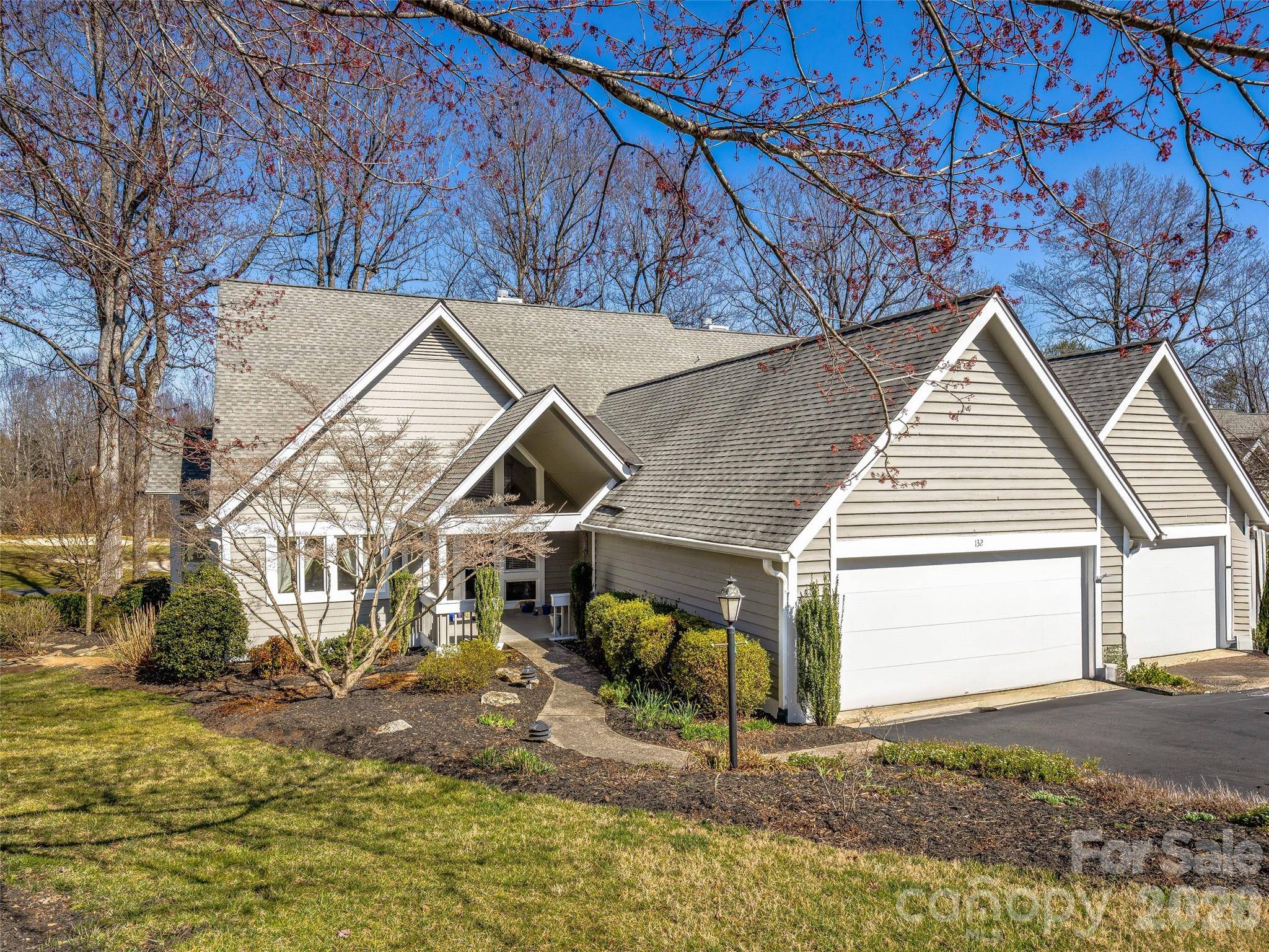 132 Overlook DR, Flat Rock, NC 28731