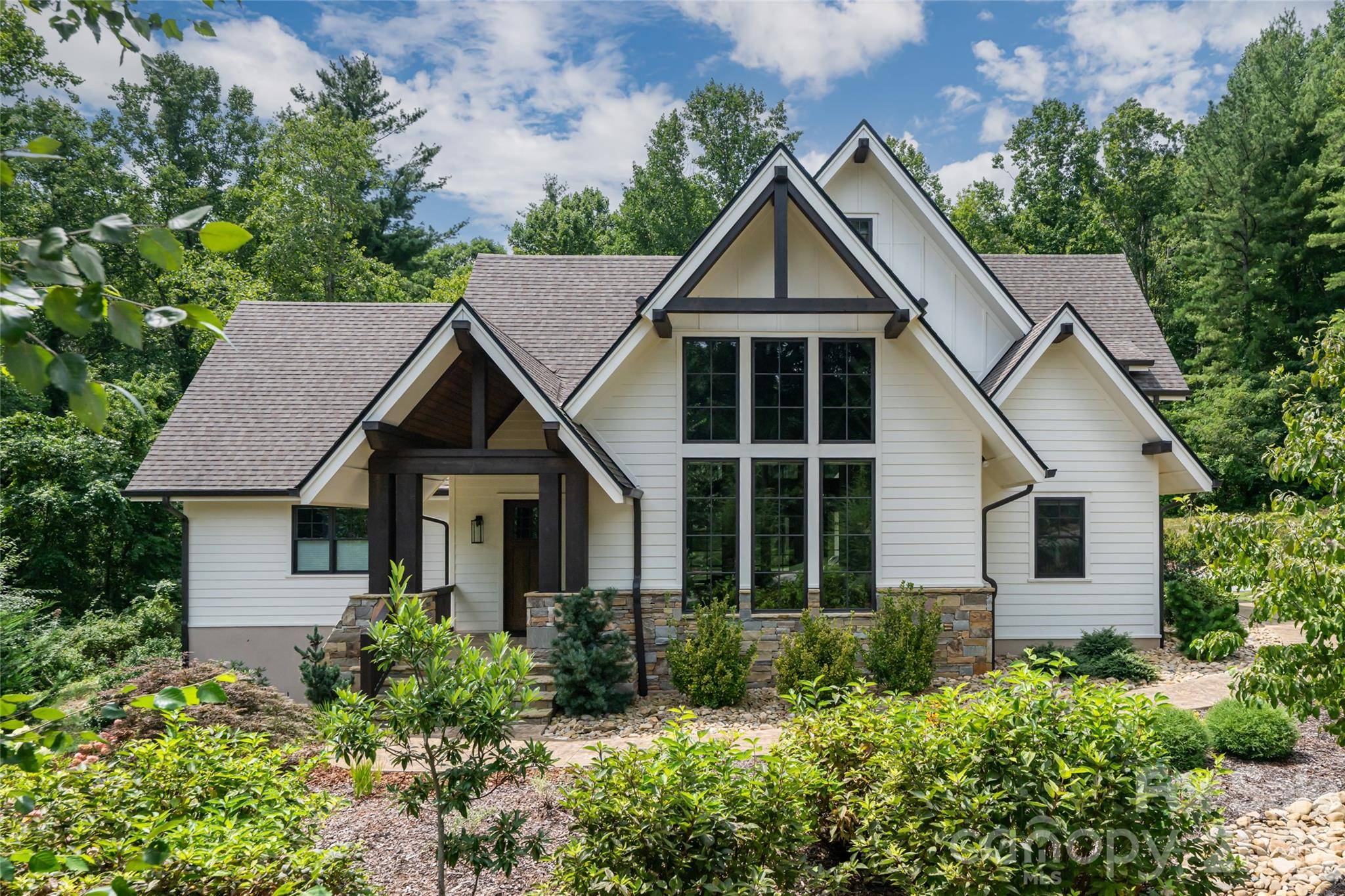 450 Barrington DR, Asheville, NC 28803
